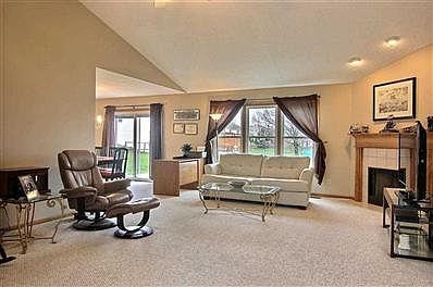 4th image of 1390 Sandhurst Ln