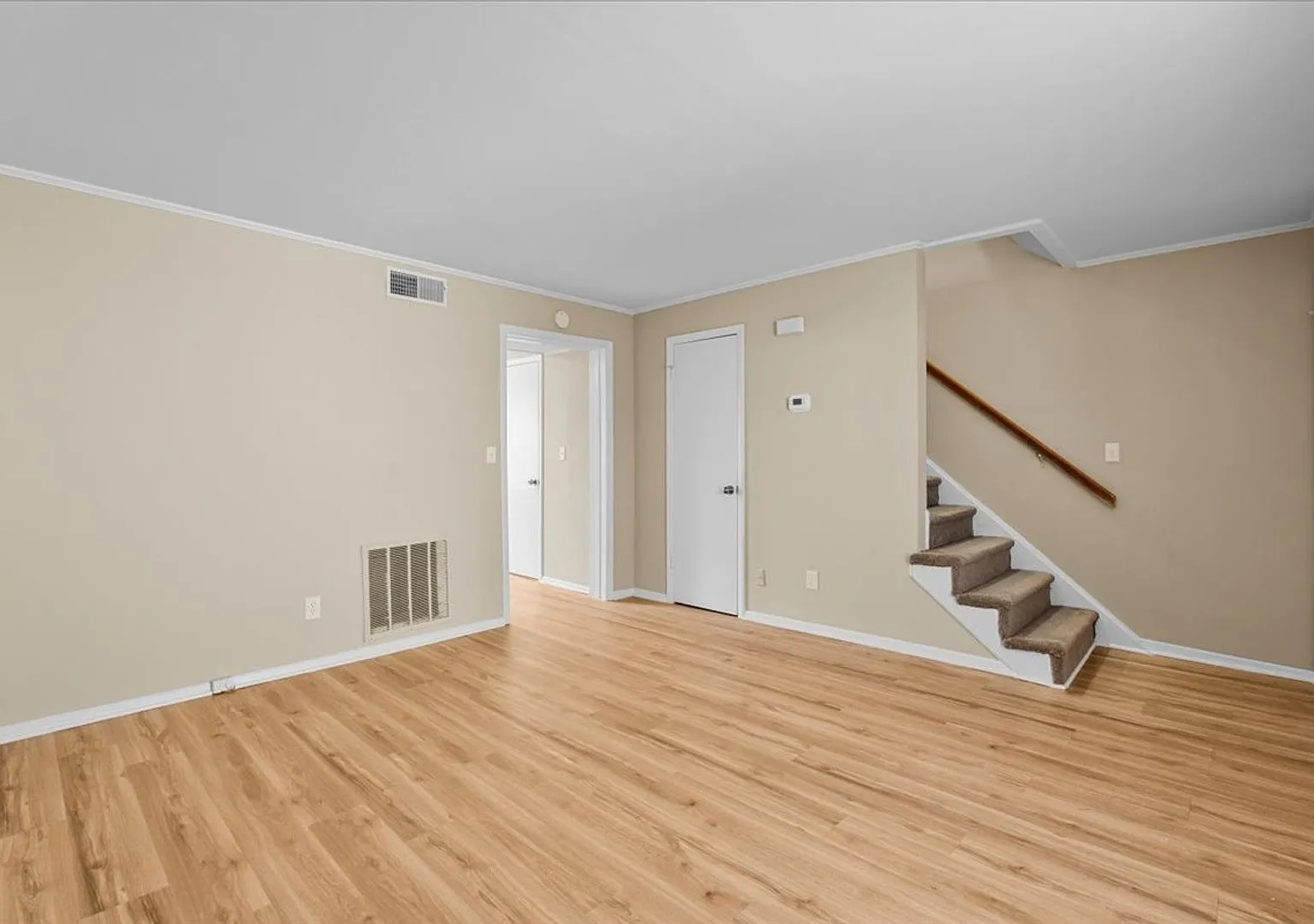 1624 Spring Garden — Photo 4