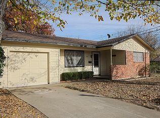 1006 Dixon St, Cleburne, TX 76033