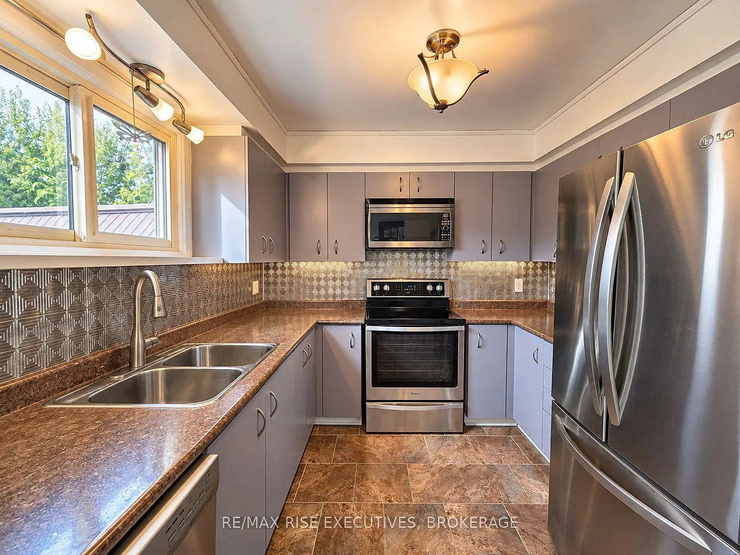 3 bed, $2,300 — Photo 3