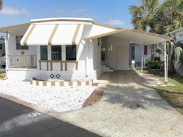 4851 W Gandy Blvd #B4-L5 — Photo 2