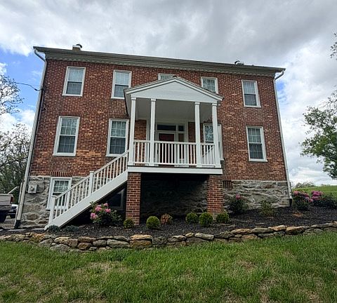 3rd image of 1361 Old Manchester Rd