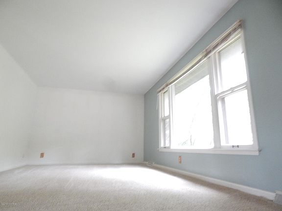5th image of 610 Westshire Ct NW