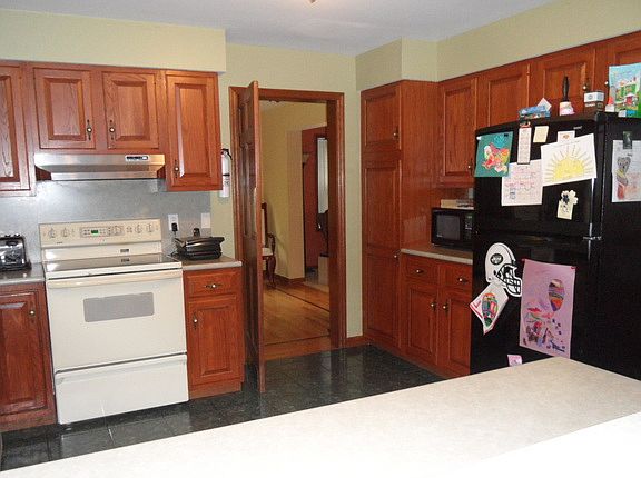 3rd image of 111 Harvest Dr