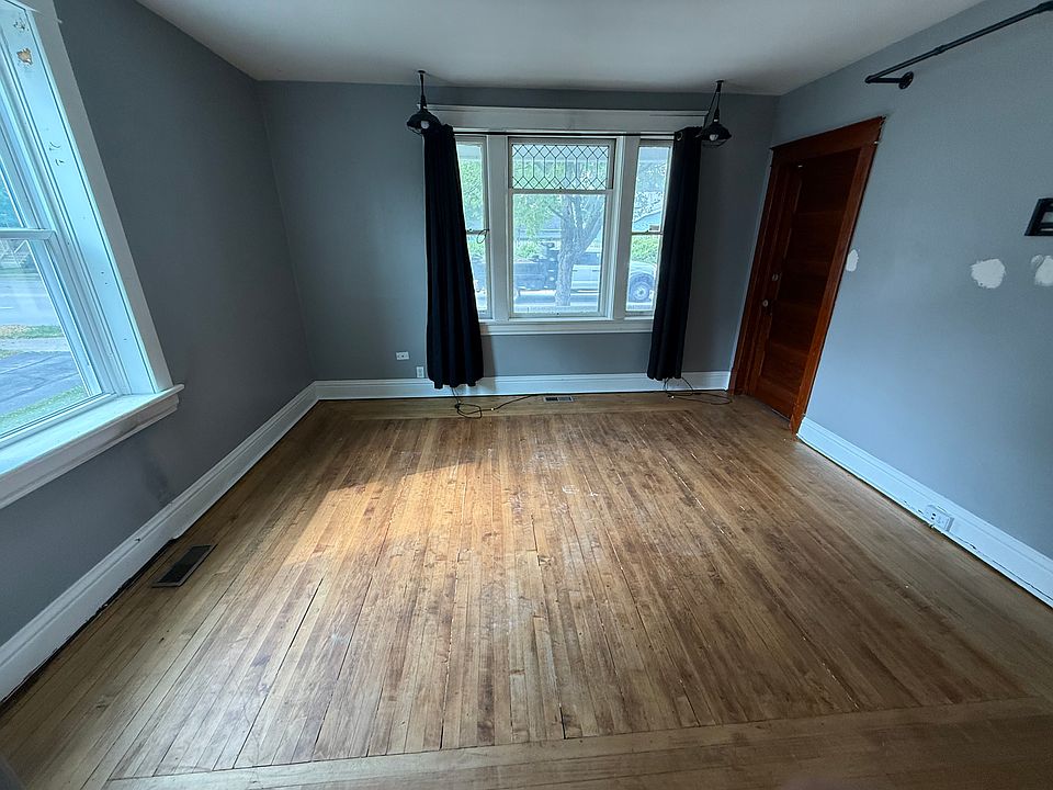 Living Room or option for bedroom