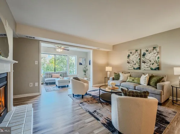2318 Hunters Run Dr Unit 2318, Reston, VA 20191