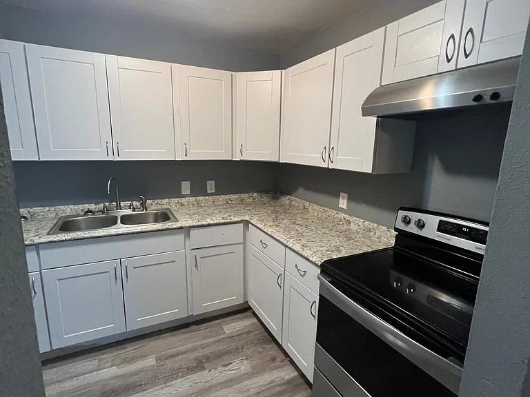 527 E Caney St #M — Photo 5
