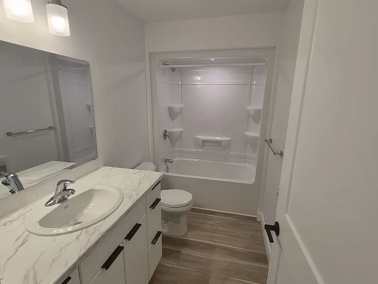 128 Hastings Dr #B — Photo 8