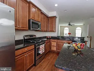 7721 Duncannon Ln — Photo 8