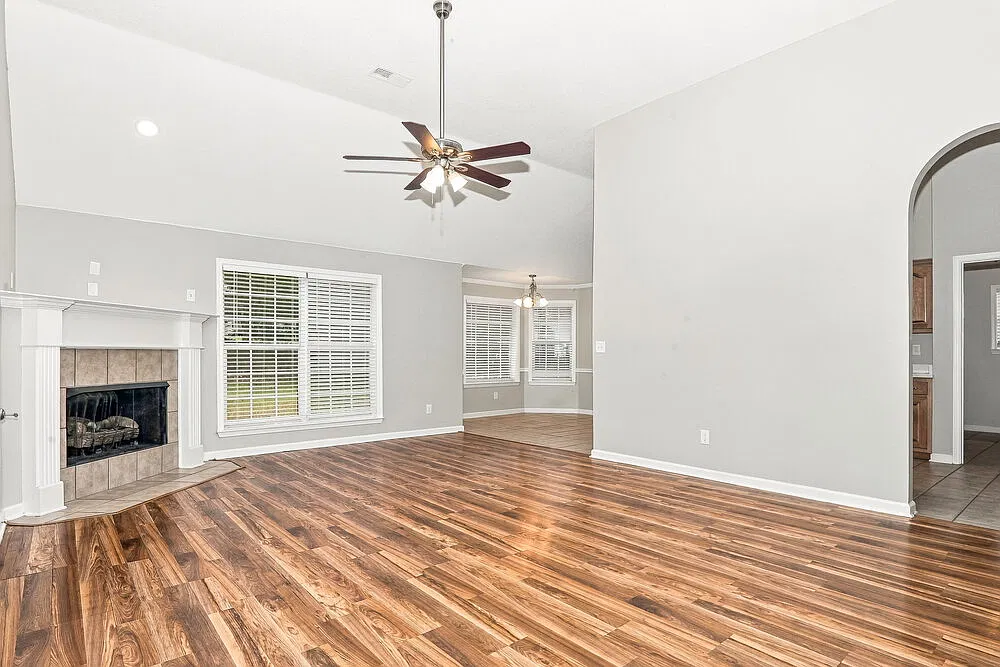 3 bed, 2.0 bath, 1856 sqft, $2,045 — Photo 3