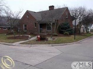 22600 Manor St, Saint Clair Shores, MI 48081