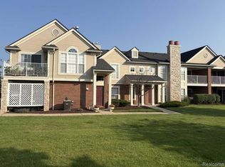 28242 Oakmonte Cir E, New Hudson, MI 48165