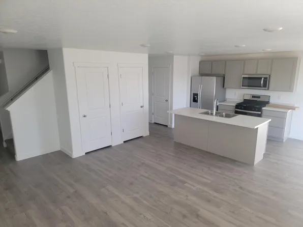 32 N Wayne Way, Grantsville, UT 84029