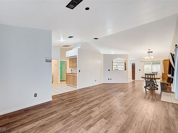 5th image of 803 Mesa Pine Ct