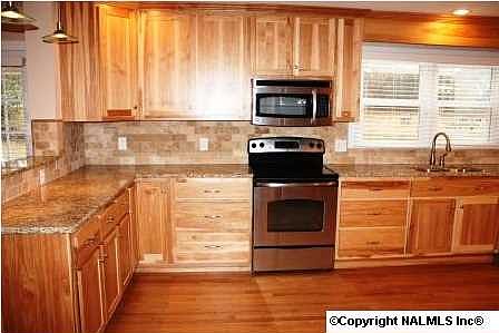 5th image of 2200 Woodmore Dr SE