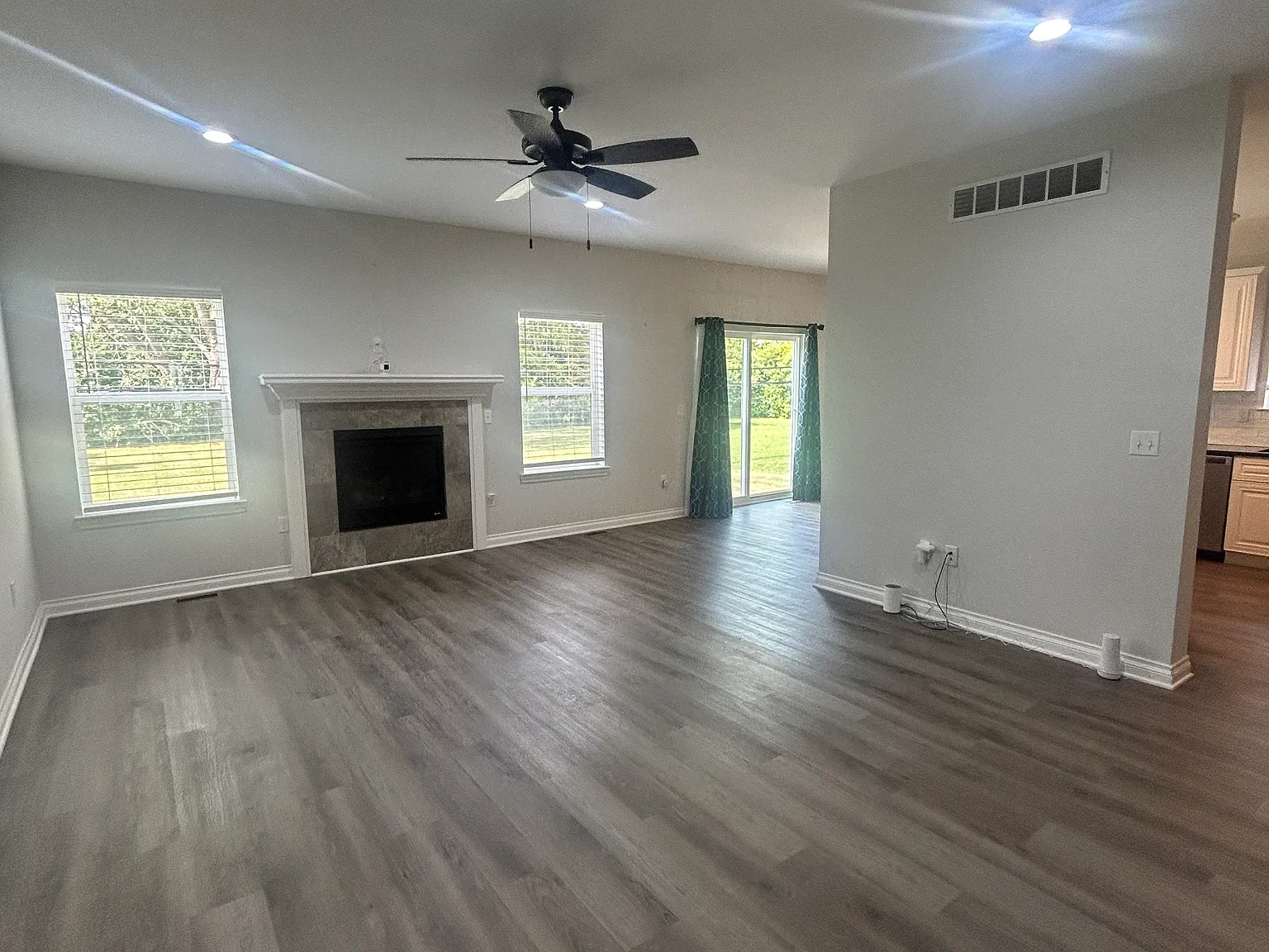 4 bed, 2.5 bath, 1966 sqft, $3,000 — Photo 4