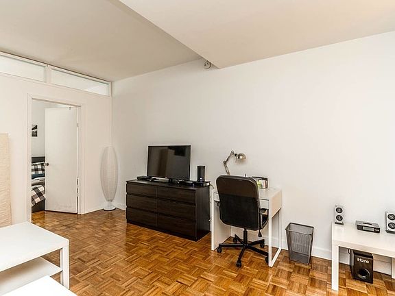 4th image of 100 Maiden Ln APT 920