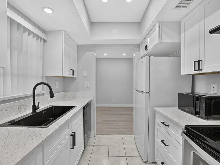 2755 NE 28th Ave #E2 — Photo 14
