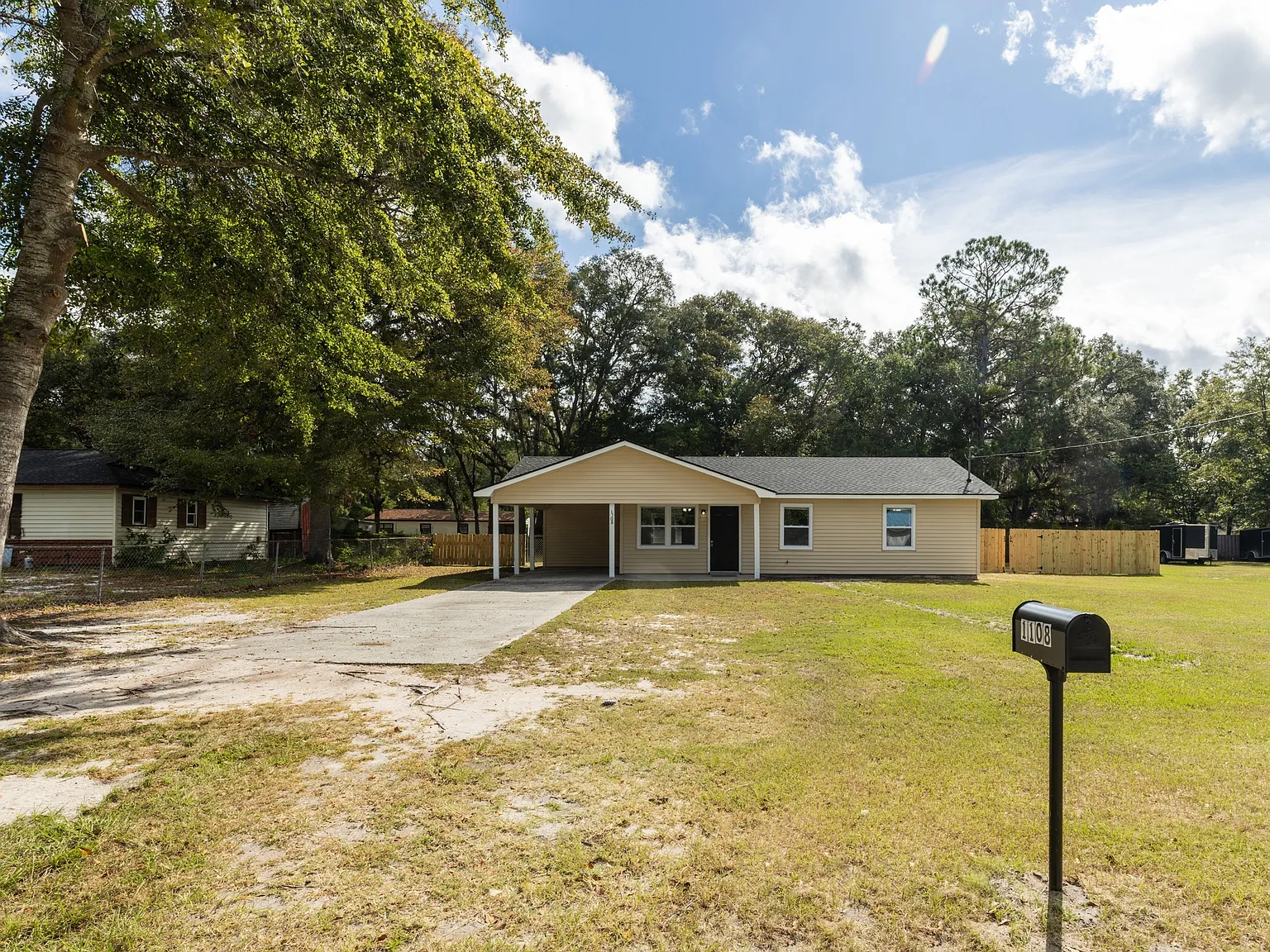 3 bed, 1.5 bath, 1008 sqft, $1,850 — Photo 2