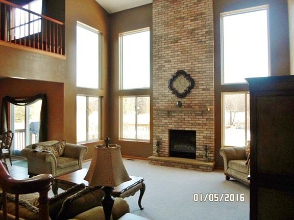 3rd image of 819 Evan Ln