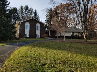 1211 Fox Hills Dr, Howell, MI
