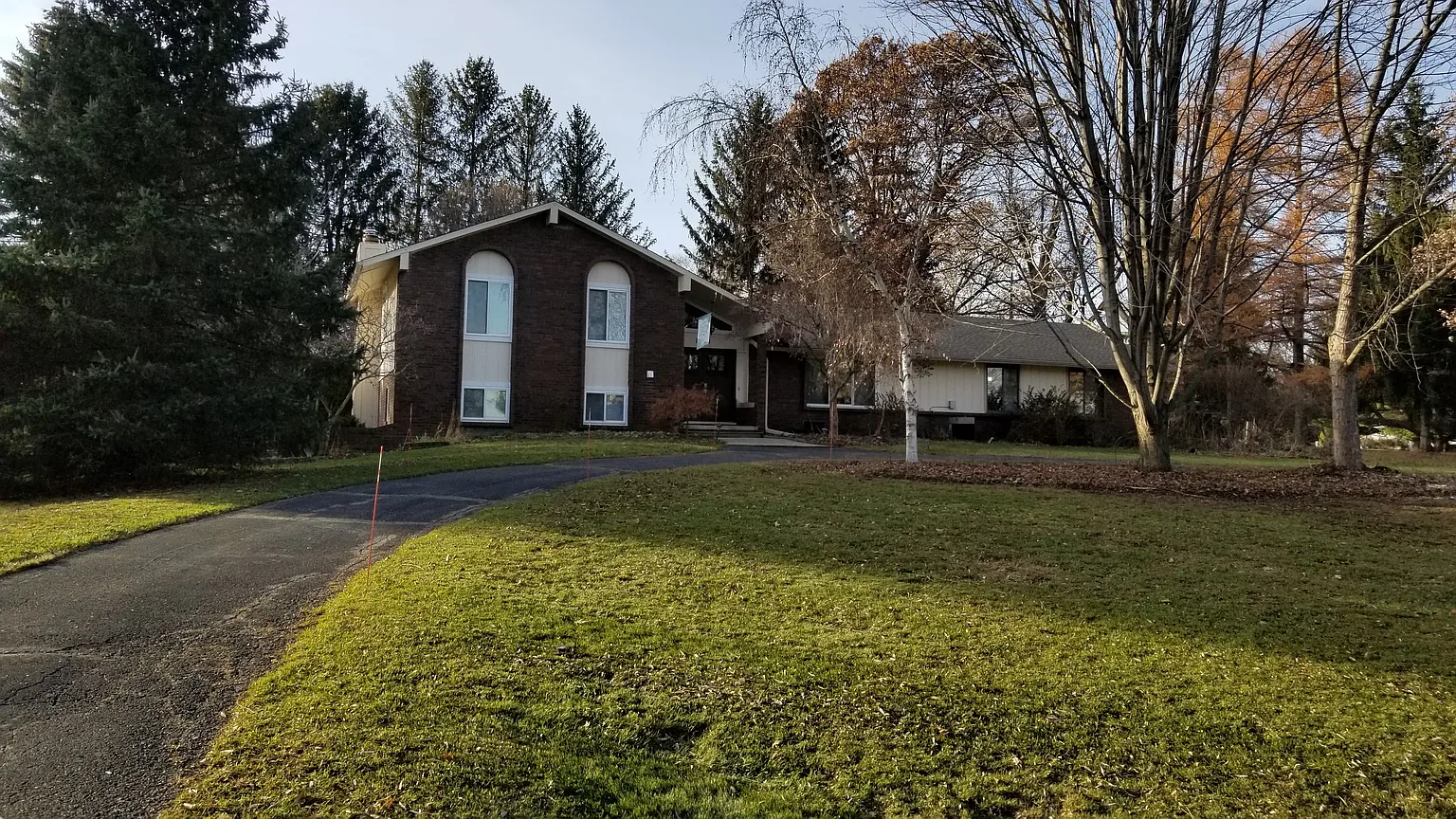 1211 Fox Hills Dr photo 1