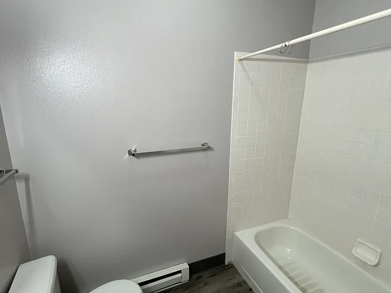 880 N 17th St #B — Photo 5