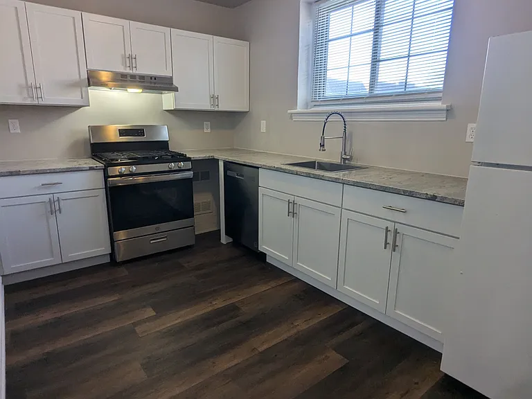 35 N 18th St #2AE — Photo 2