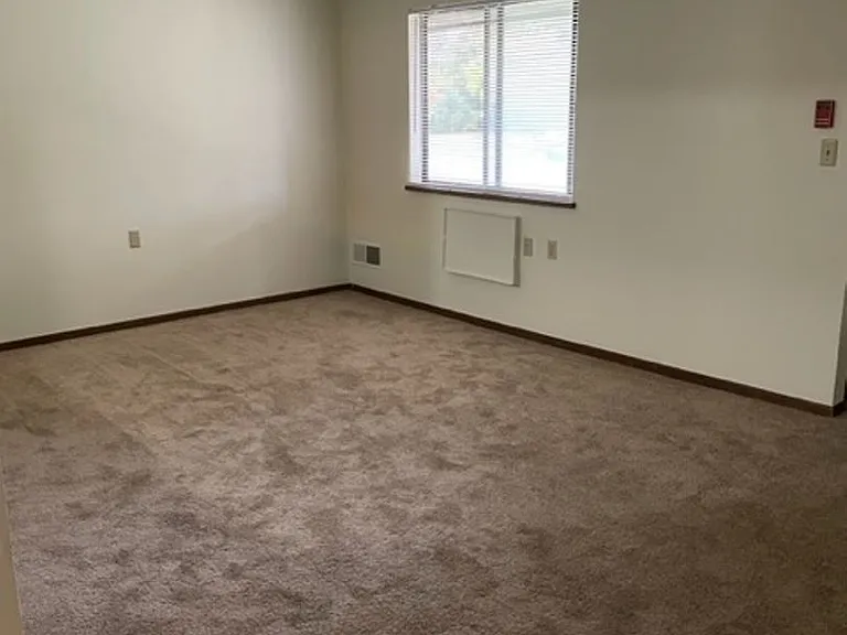 N114W16045 Sylvan Cir — Photo 15
