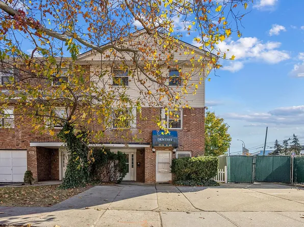 221-04 58th Ave Floor 1, Oakland Gardens, NY 11364