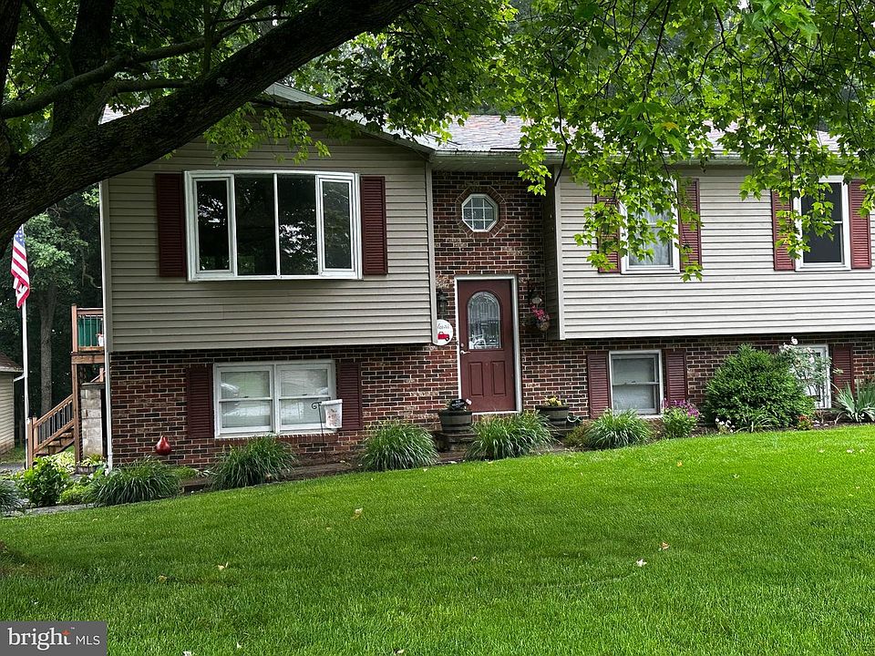 1st image of 39 Valerie Dr