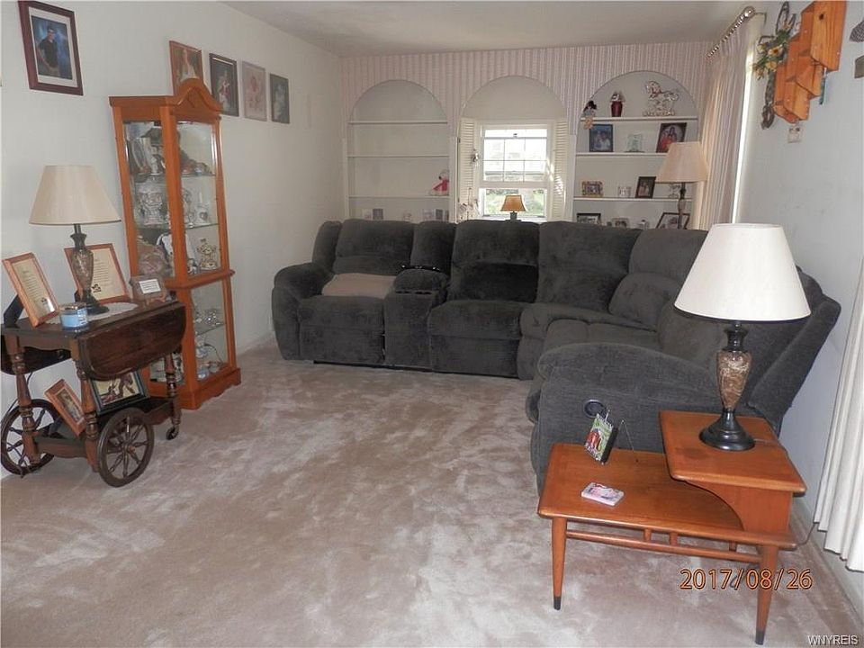 2nd image of 121 Chestnut St