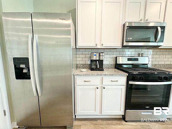 3rd image of 31451 Lyon Rd