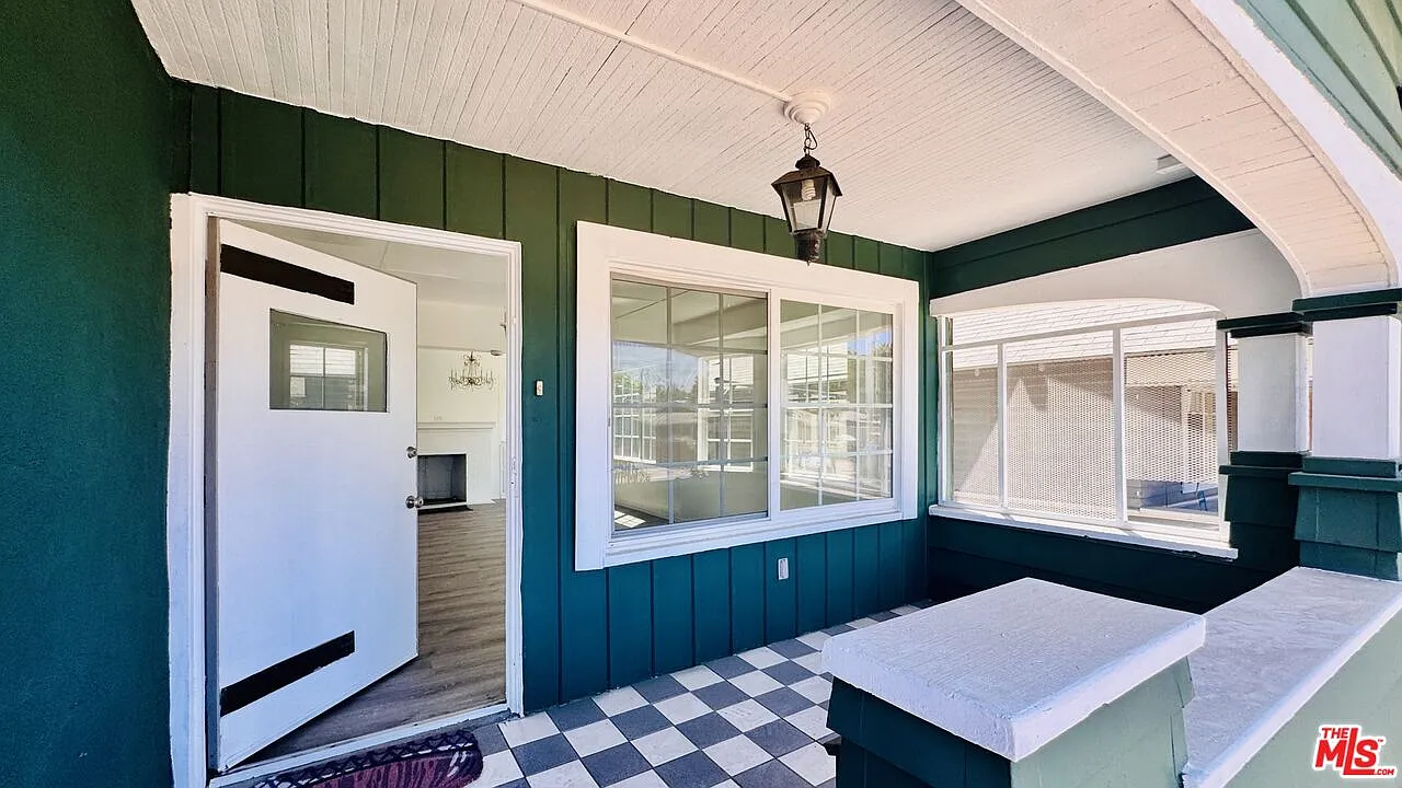 3 bed, 2.0 bath, 1436 sqft, $5,000 — Photo 3