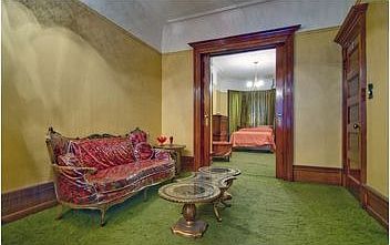 4th image of 680 Park Pl
