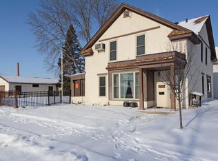 523 E 4th St #B, Chaska, MN 55318
