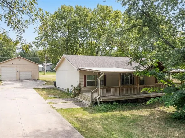 408 S Washington St, Spring Hill, KS 66083