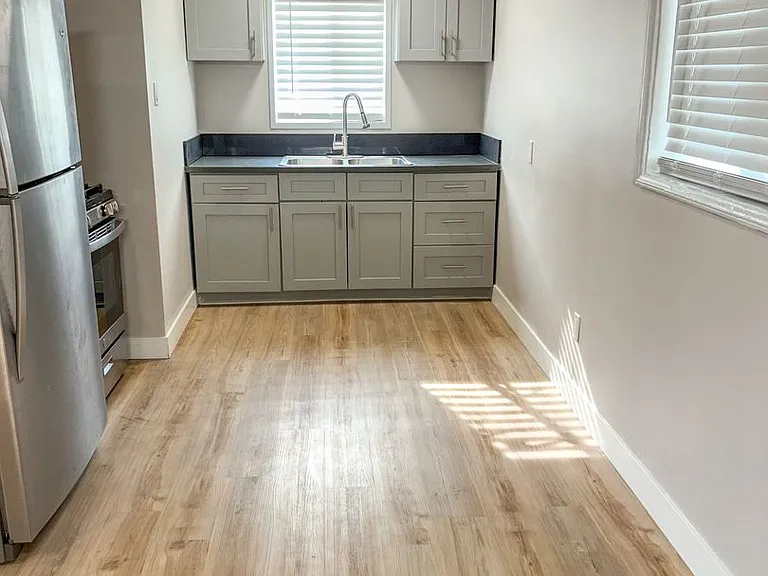 527 Hyde Park Blvd — Photo 7