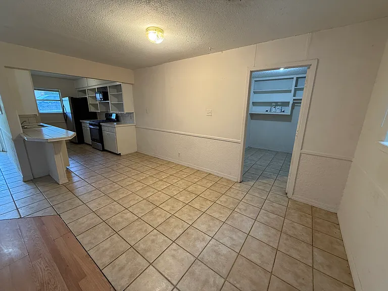 1238 Carla St — Photo 7