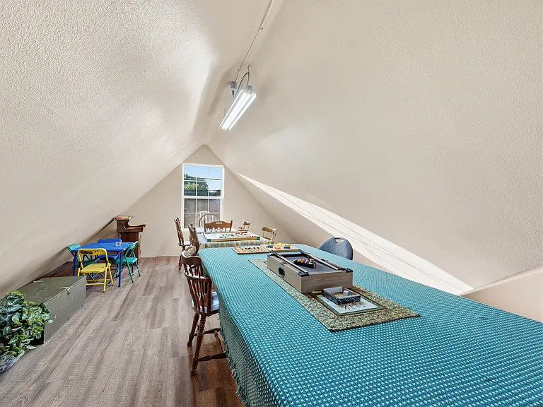 2720 Oates Dr — Photo 46