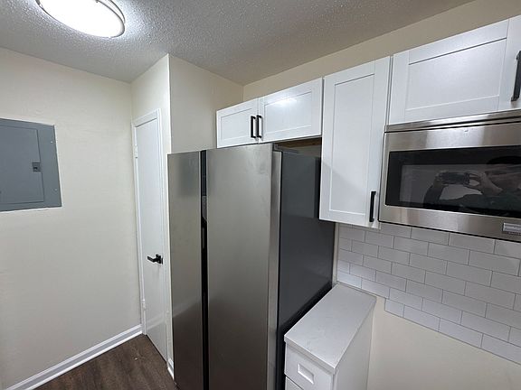 5th image of 4082 Forest Ave W #B