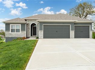 813 SE Pine Ct, Blue Springs, MO 64014