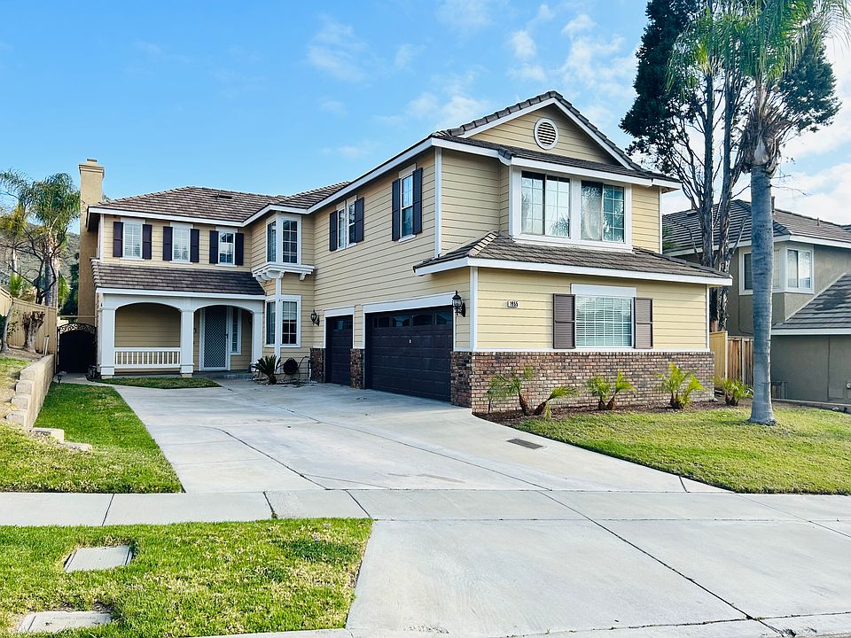 Front of the house. Spacious parking 7 car parking