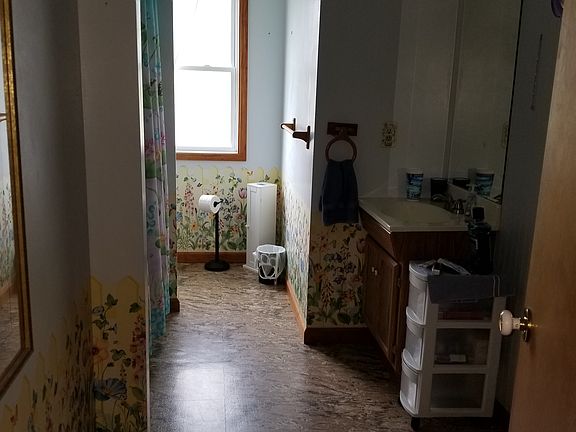 5th image of 106 Robin Ln