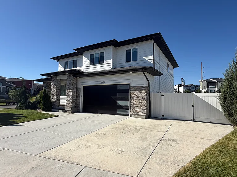 1071 W Sebal Ln — Photo 2