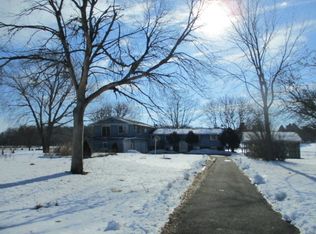 8312 Nolan St, Harvard, IL 60033