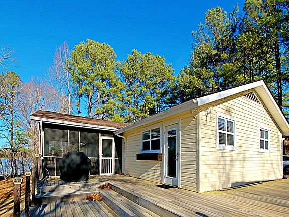 4th image of 2081 Great North Rd