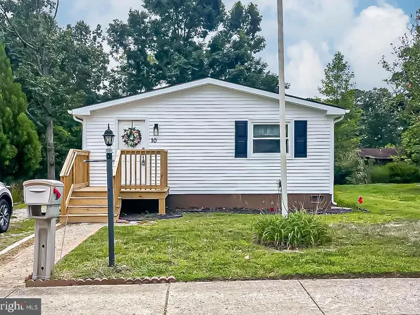 10 Holly Ct, Mays Landing, NJ 08330