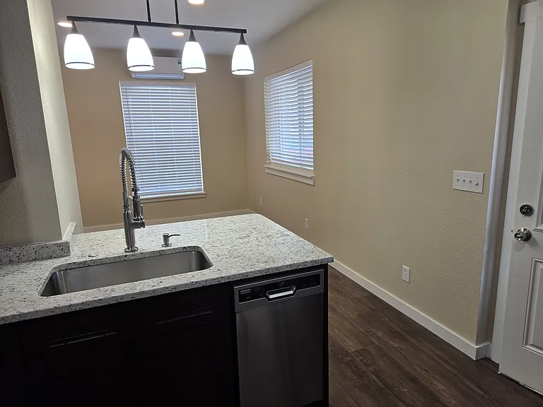 105 Elbow Ct — Photo 8