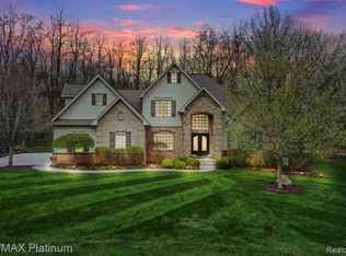 9119 Blue Ridge Dr, Brighton, MI 48116